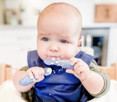Feeding Milestones for Baby: Spoon Feeding (6 to 12 months) – ezpz Middle  East